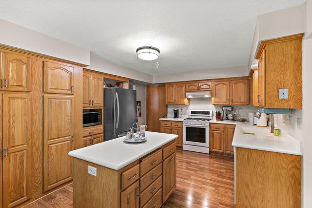 1265 Belmont Lane W, Roseville, MN 55113