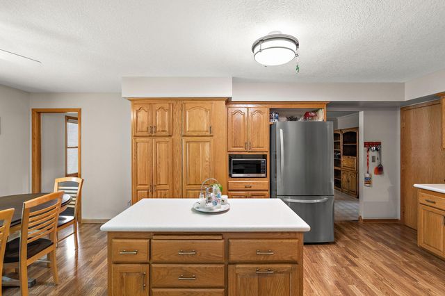 1265 Belmont Lane W, Roseville, MN 55113