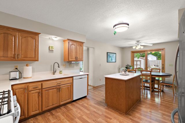 1265 Belmont Lane W, Roseville, MN 55113