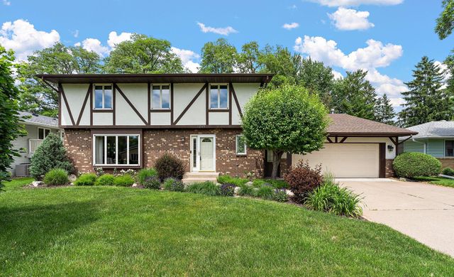1265 Belmont Lane W, Roseville, MN 55113