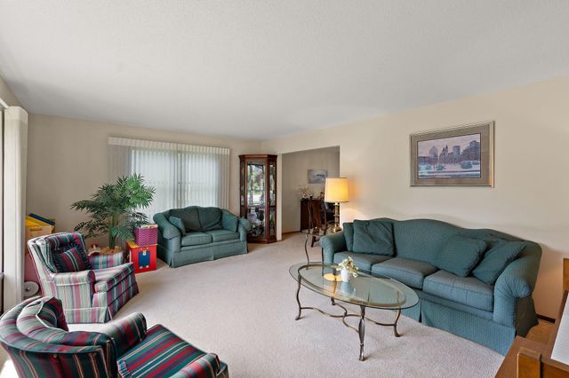 1265 Belmont Lane W, Roseville, MN 55113