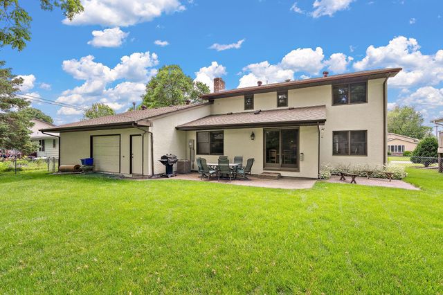 1265 Belmont Lane W, Roseville, MN 55113