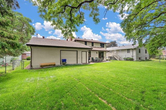 1265 Belmont Lane W, Roseville, MN 55113