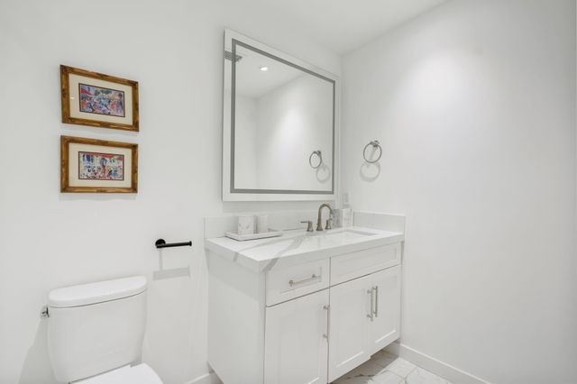 6201 Locke Lane, Houston, TX 77057