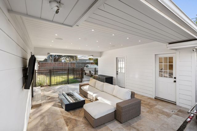 6201 Locke Lane, Houston, TX 77057