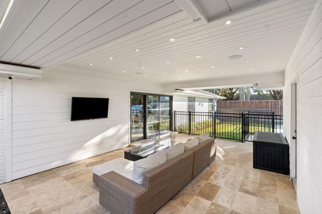 6201 Locke Lane, Houston, TX 77057