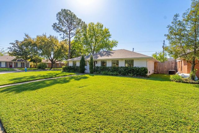 6201 Locke Lane, Houston, TX 77057