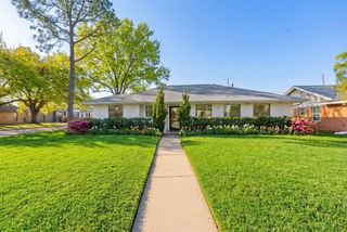 6201 Locke Lane, Houston, TX 77057