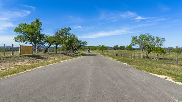 0020 Clearwater, Comfort, TX 78013