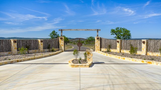 0020 Clearwater, Comfort, TX 78013