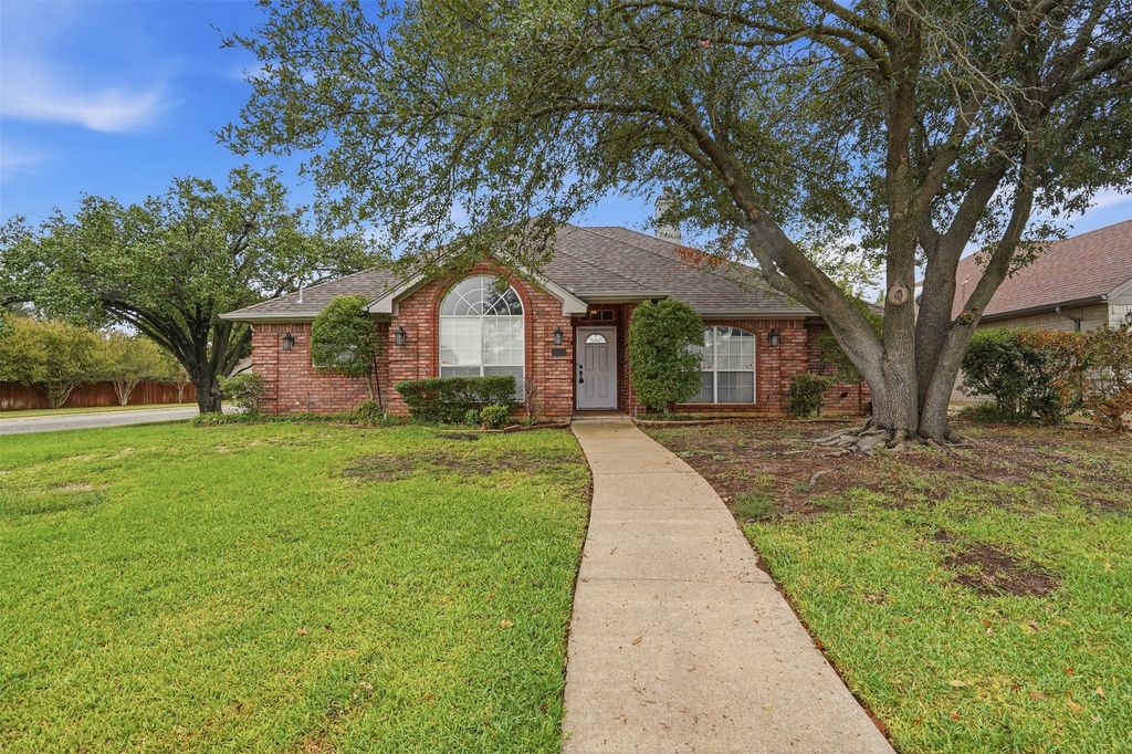 8824 Jason Court, North Richland Hills, TX 76182 — exterior