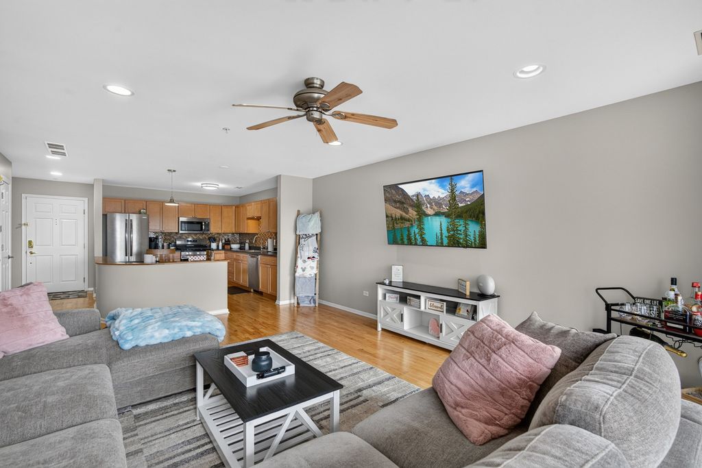 50 N Bokelman Street 534, Roselle, IL 60172 — photo 3