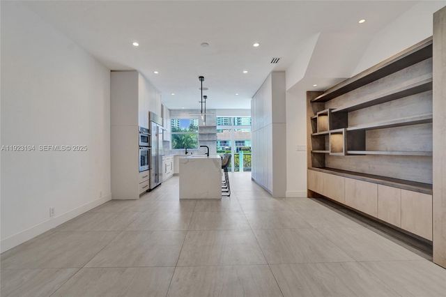 3757 NE 208 Te, Aventura, FL 33180