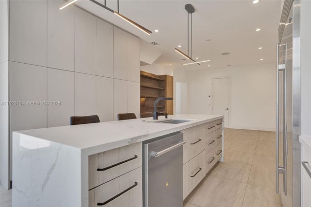 3757 NE 208 Te, Aventura, FL 33180