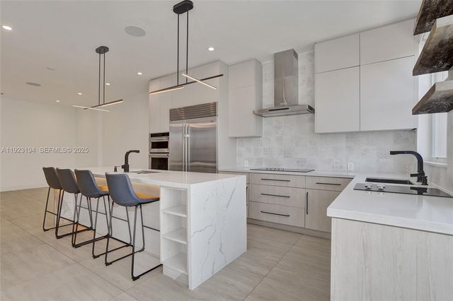 3757 NE 208 Te, Aventura, FL 33180