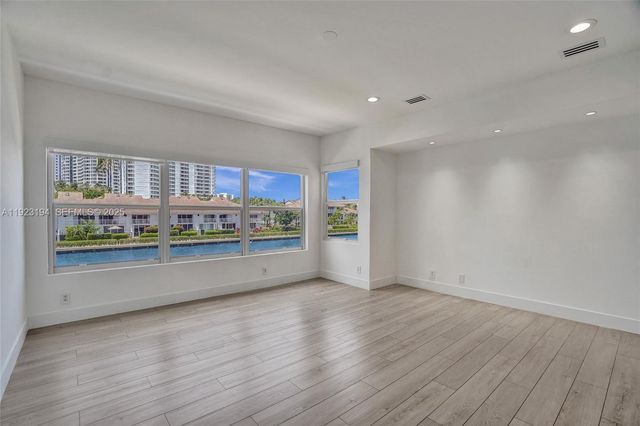 3757 NE 208 Te, Aventura, FL 33180