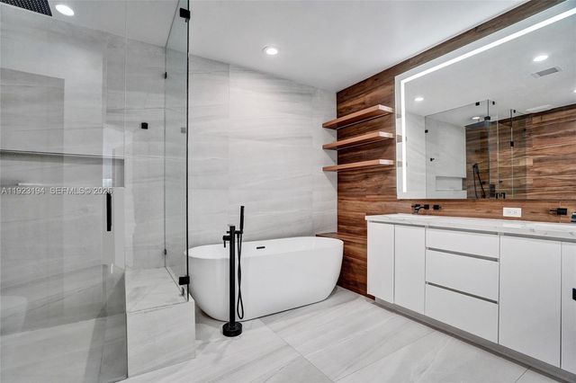 3757 NE 208 Te, Aventura, FL 33180