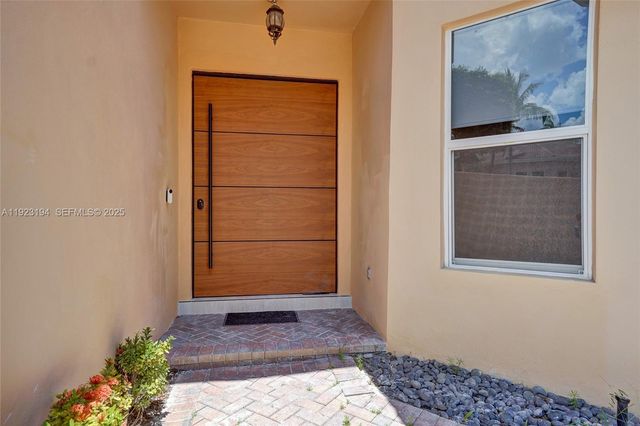 3757 NE 208 Te, Aventura, FL 33180