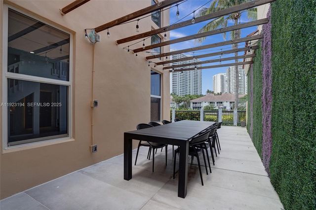 3757 NE 208 Te, Aventura, FL 33180