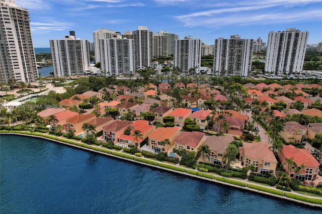 3757 NE 208 Te, Aventura, FL 33180