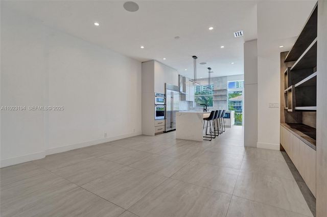 3757 NE 208 Te, Aventura, FL 33180