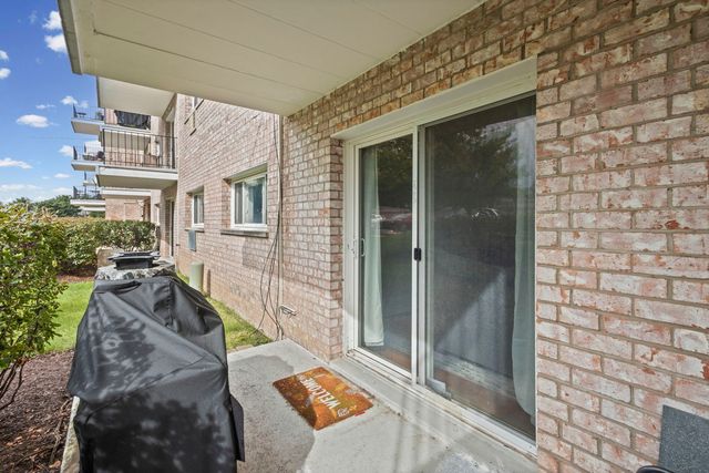 1000 S LORRAINE Road 110, Wheaton, IL 60189
