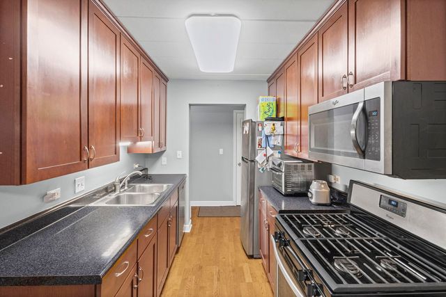 1000 S LORRAINE Road 110, Wheaton, IL 60189