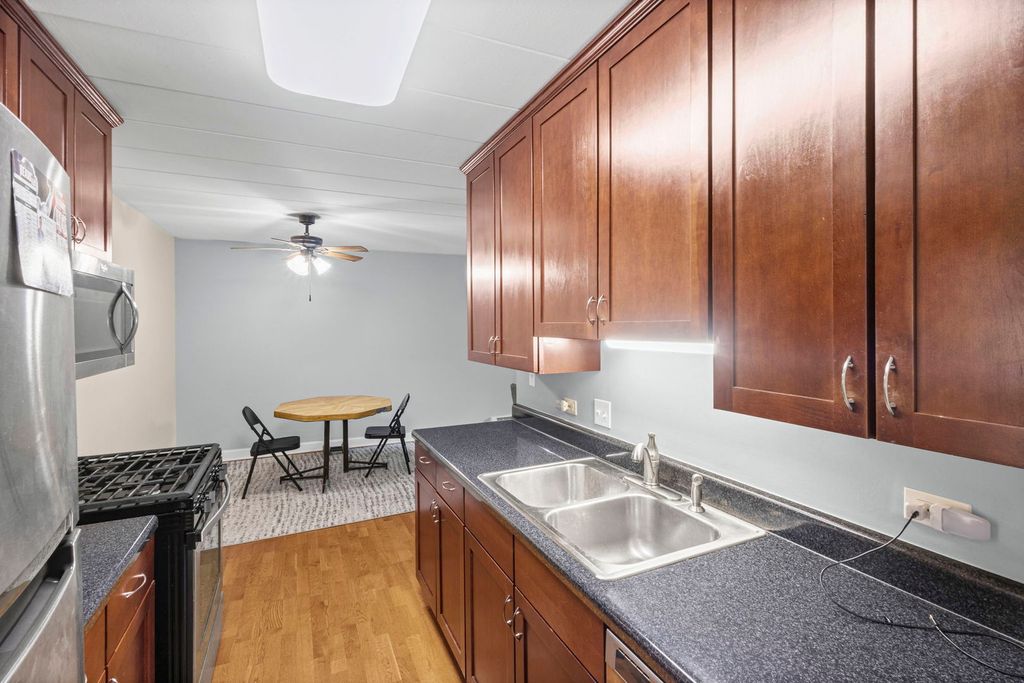 1000 S LORRAINE Road 110, Wheaton, IL 60189 — photo 4