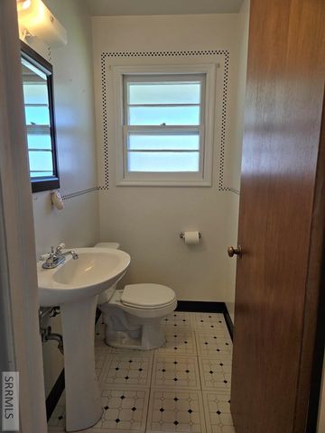 542 E 1st N, St Anthony, ID 83445