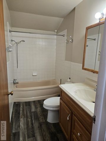 542 E 1st N, St Anthony, ID 83445