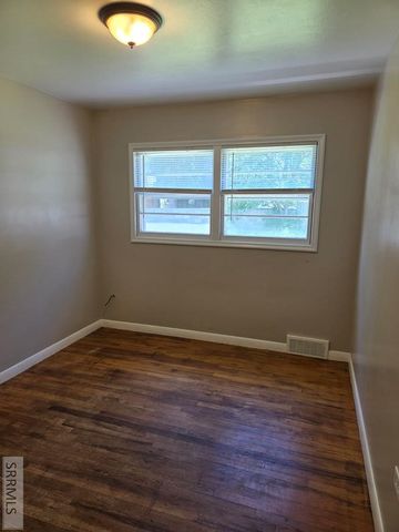 542 E 1st N, St Anthony, ID 83445