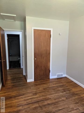 542 E 1st N, St Anthony, ID 83445