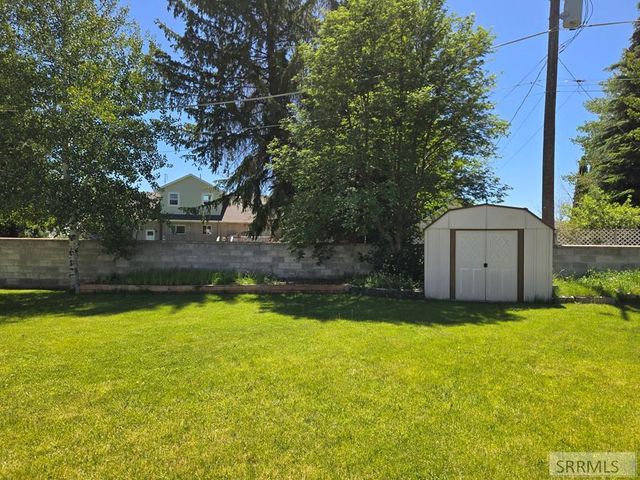 542 E 1st N, St Anthony, ID 83445