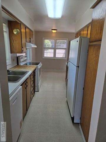 542 E 1st N, St Anthony, ID 83445