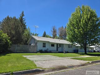 542 E 1st N, St Anthony, ID 83445