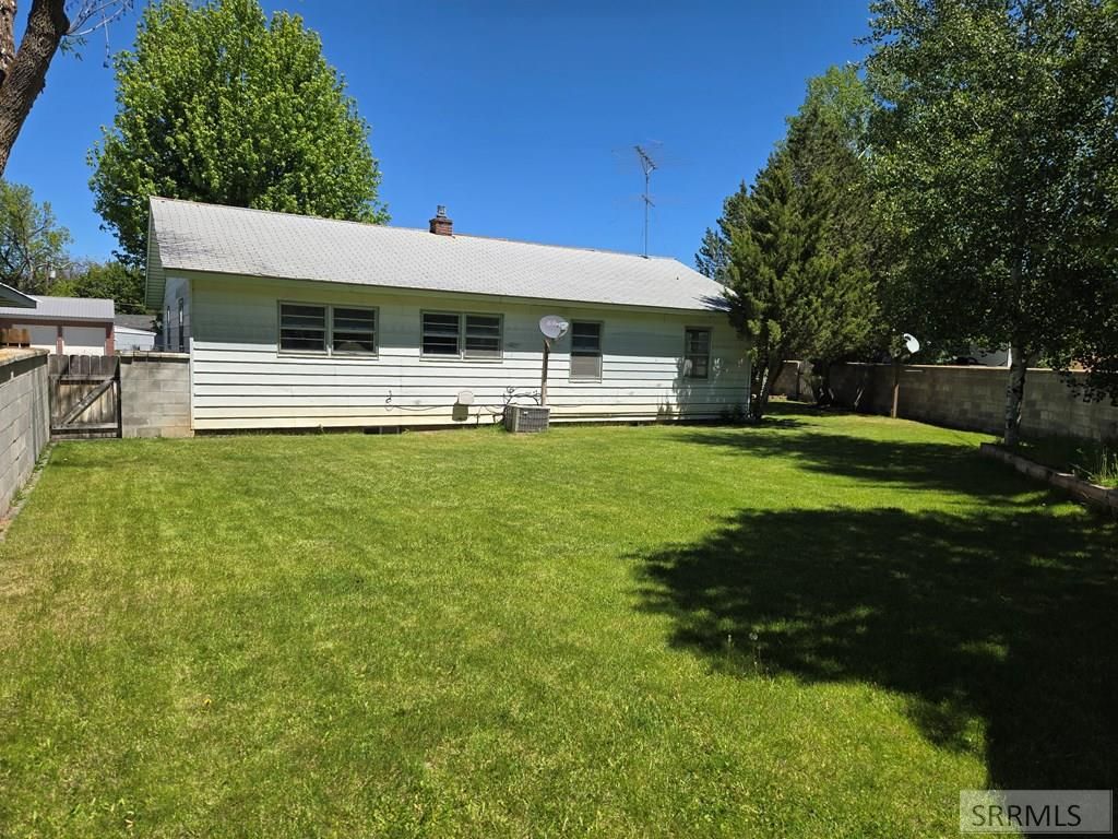 Image 3 of property listing at 542 E 1st N, St Anthony, ID 83445