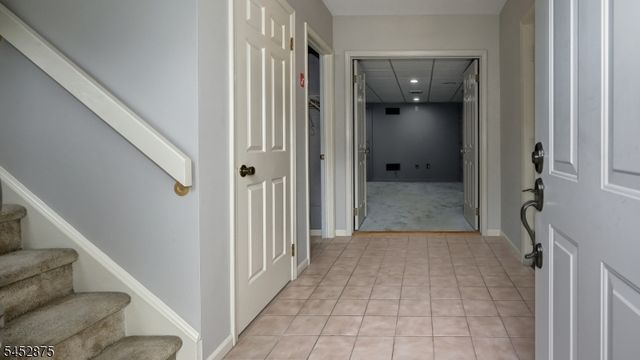 42 Bowfell Ct, Wayne Twp., NJ 07470