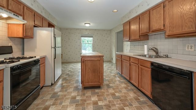 42 Bowfell Ct, Wayne Twp., NJ 07470