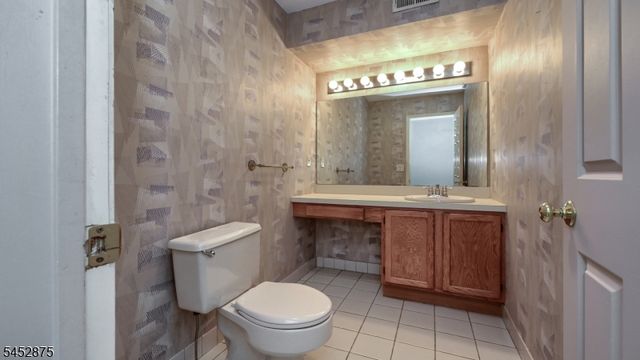 42 Bowfell Ct, Wayne Twp., NJ 07470