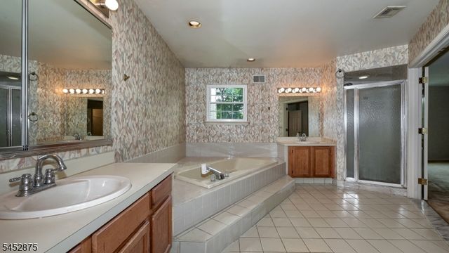 42 Bowfell Ct, Wayne Twp., NJ 07470