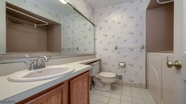 42 Bowfell Ct, Wayne Twp., NJ 07470