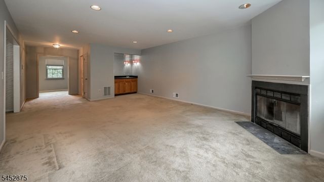 42 Bowfell Ct, Wayne Twp., NJ 07470