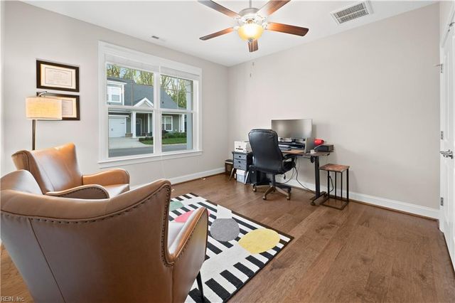 133 Creekfront LN, Suffolk, VA 23435