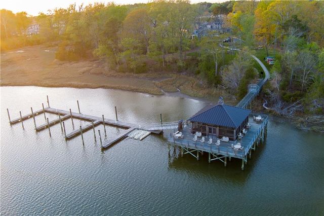 133 Creekfront LN, Suffolk, VA 23435