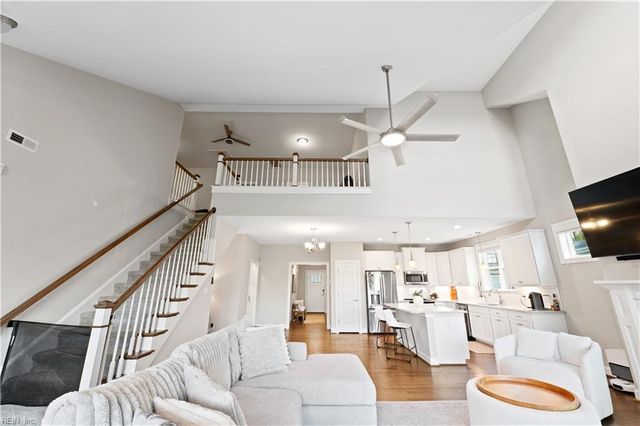 133 Creekfront LN, Suffolk, VA 23435