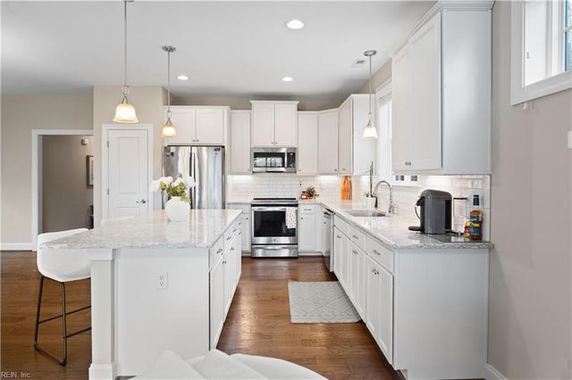 133 Creekfront LN, Suffolk, VA 23435