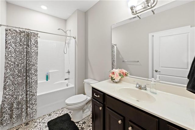 133 Creekfront LN, Suffolk, VA 23435
