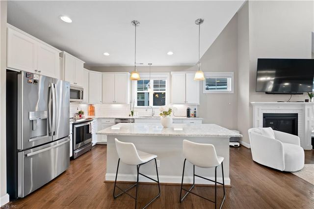 133 Creekfront LN, Suffolk, VA 23435