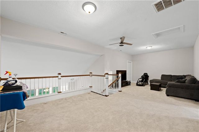 133 Creekfront LN, Suffolk, VA 23435