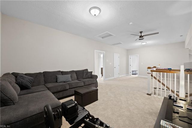 133 Creekfront LN, Suffolk, VA 23435